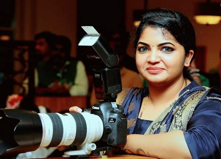 അനിഷ രാജേഷ്, കുടുംബ സദസുകളിലെ പാട്ടുകാരി | Malayalam News